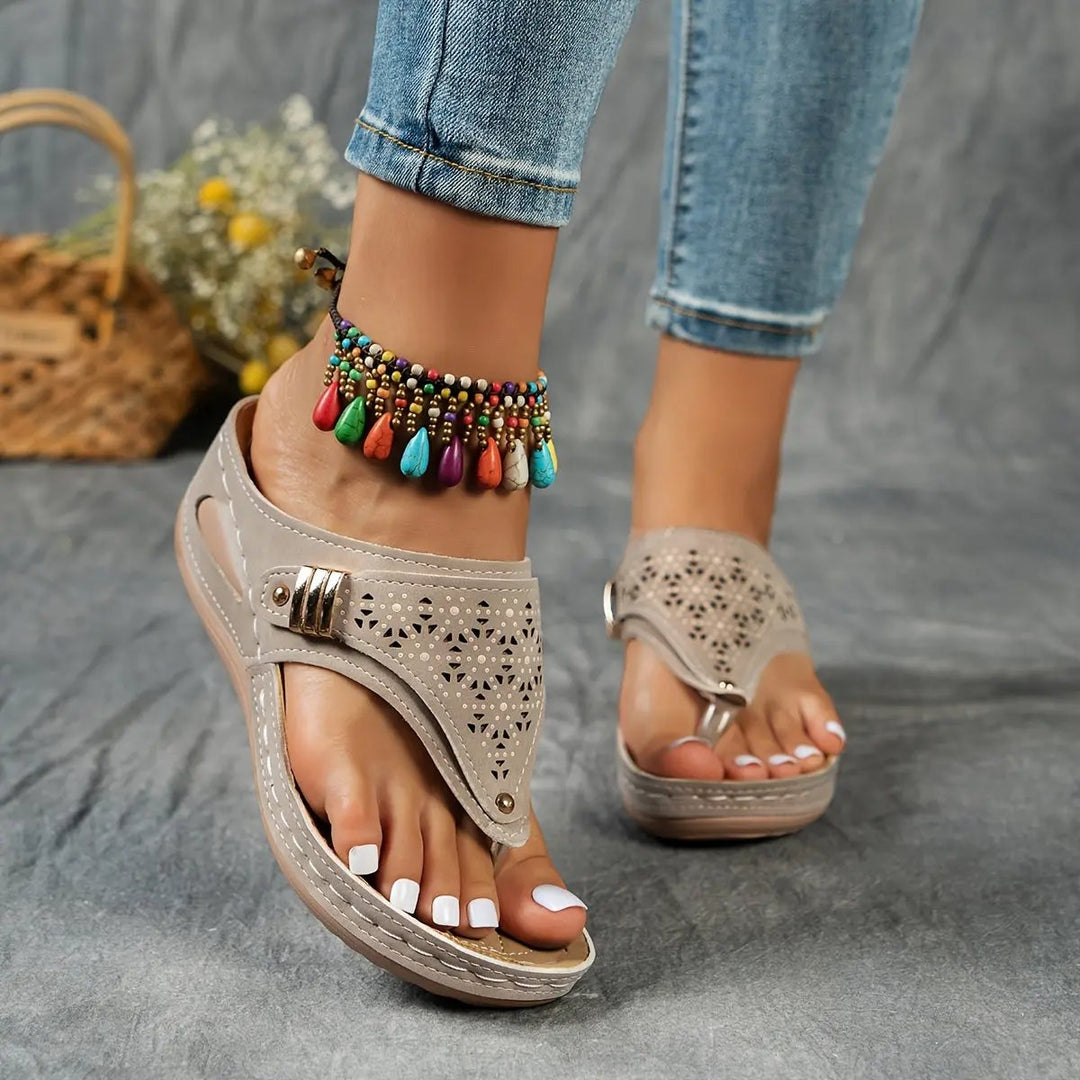 Evelisa | Comfort Toe Loop Slide