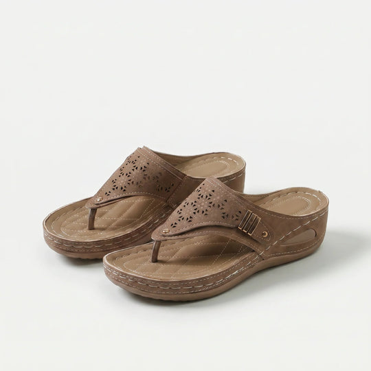 Evelisa | Comfort Toe Loop Slide
