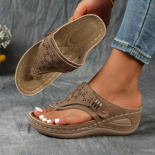 Evelisa | Comfort Toe Loop Slide